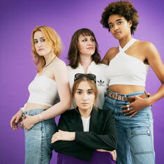 Paula Fürstenberg, Alisha Gamisch, Raphaëlle Red und Lena Brasch