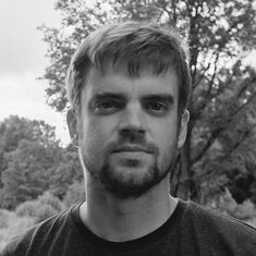 Portraitfoto von Matthias Nawrat in Schwarzweiß