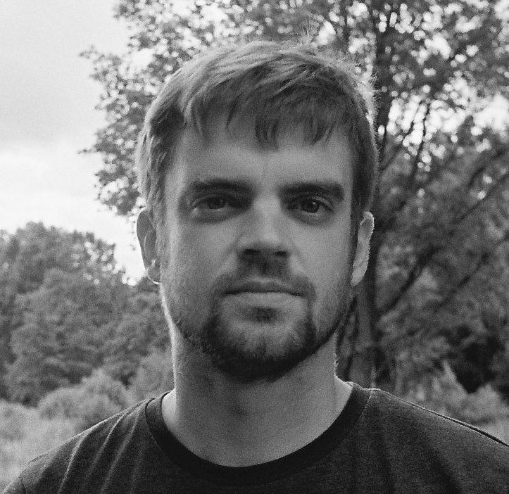 Portrait photo of Matthias Nawrat in black and white